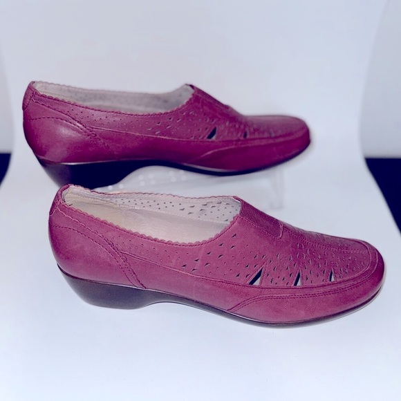 Easy Spirit Seduff Slip-On Shoes – Red Leather - Picture 1 of 8